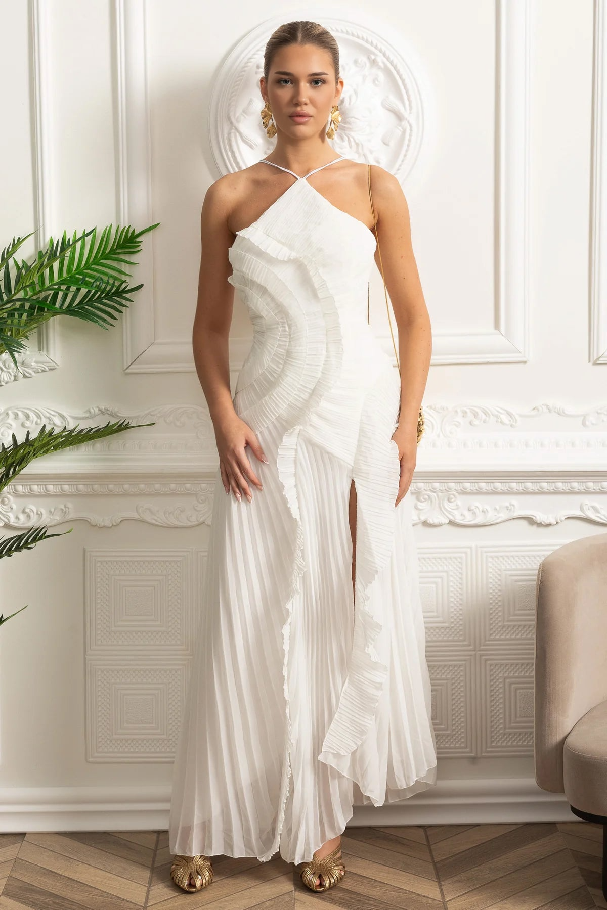 Vestido midi plisado con detalles de volantes en cascada