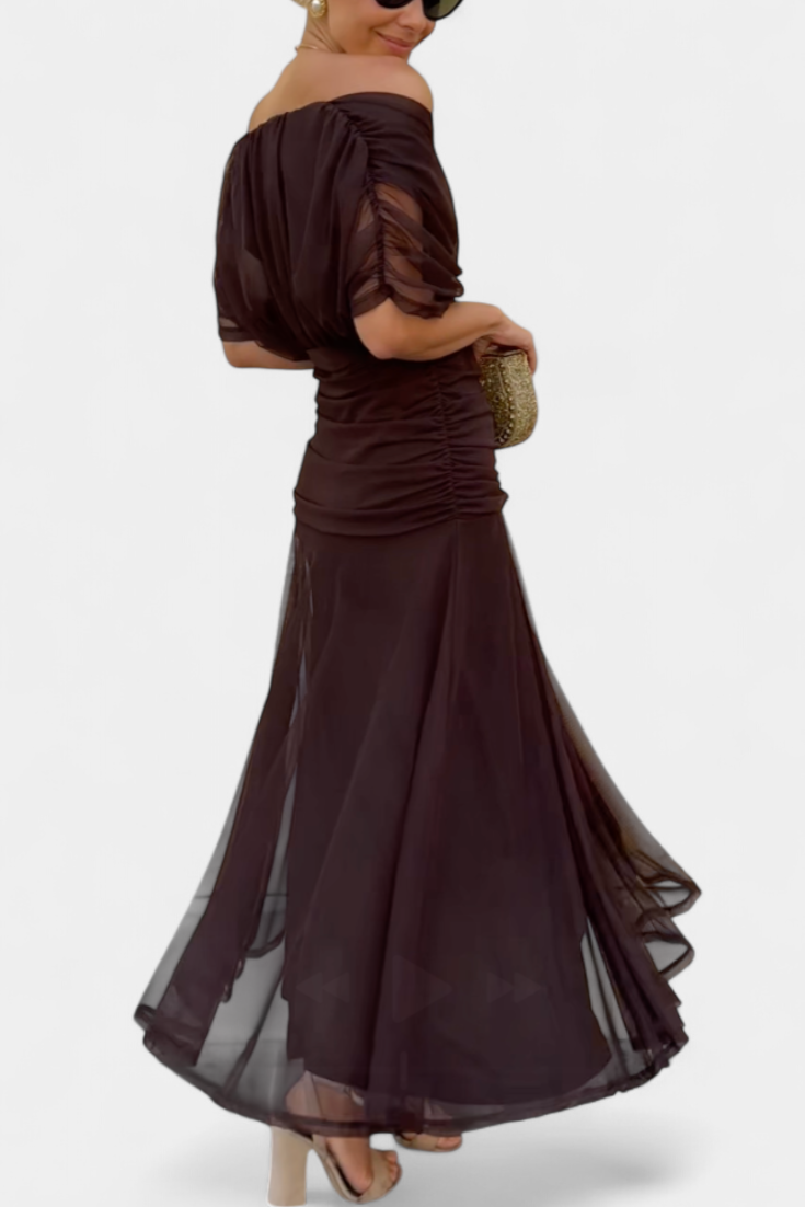 Selva Nocturna — Vestido Largo con Estampado Floral y Escote en V