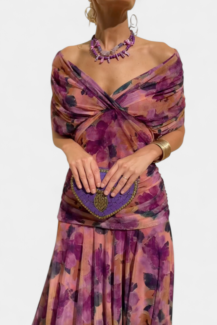 Selva Nocturna — Vestido Largo con Estampado Floral y Escote en V