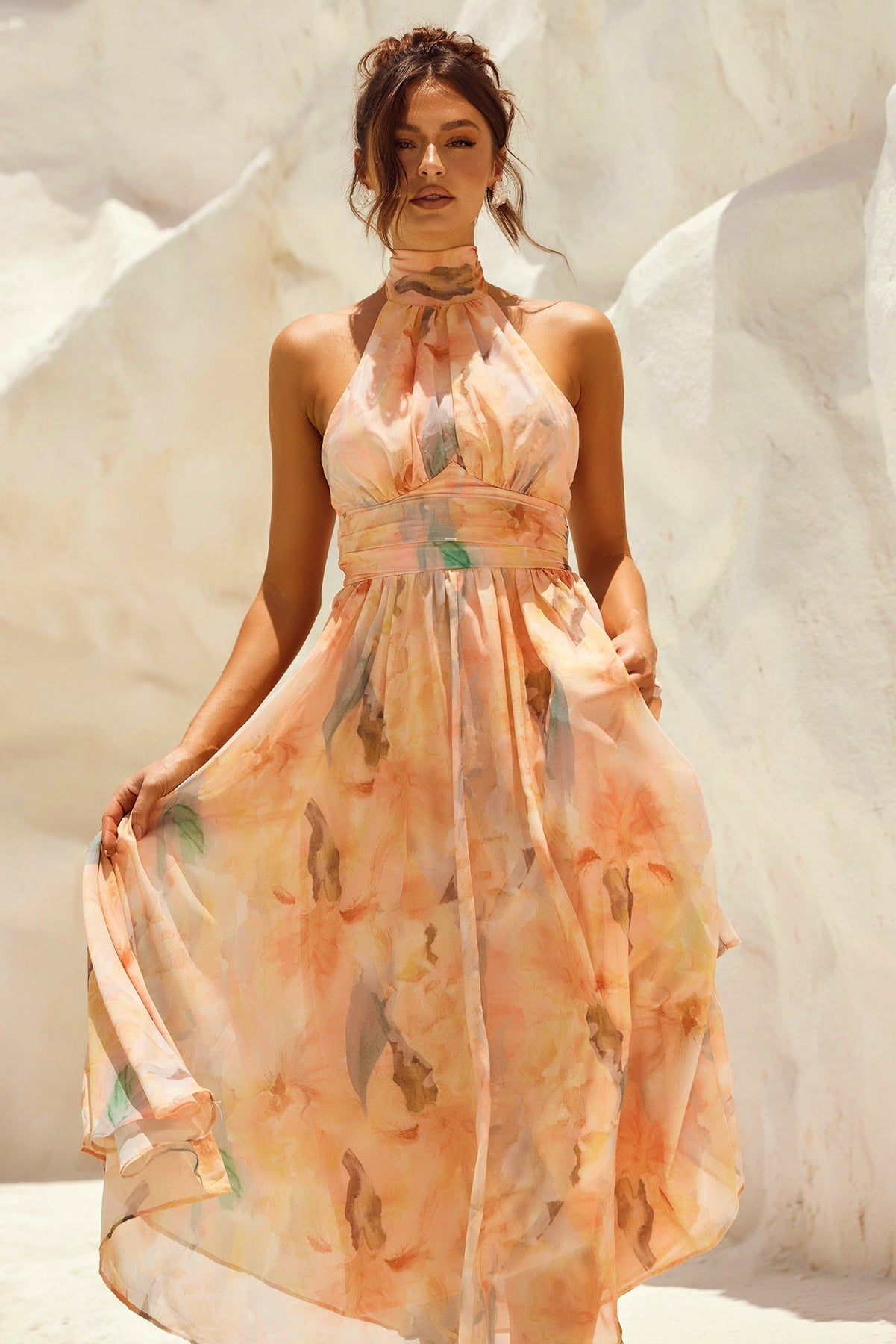 Amaya Flor — Vestido Midi con Estampado Acuarela y Halter Elegante