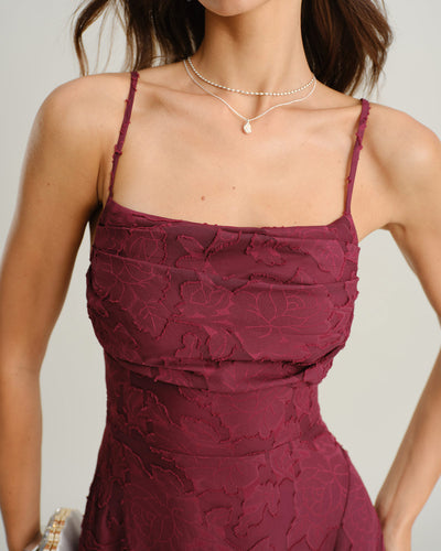 Vestido Vireya — Elegancia escarlata en cada paso