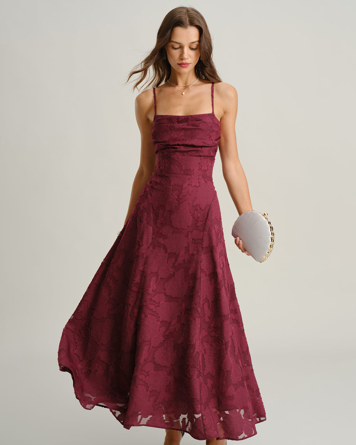 Vestido Vireya — Elegancia escarlata en cada paso